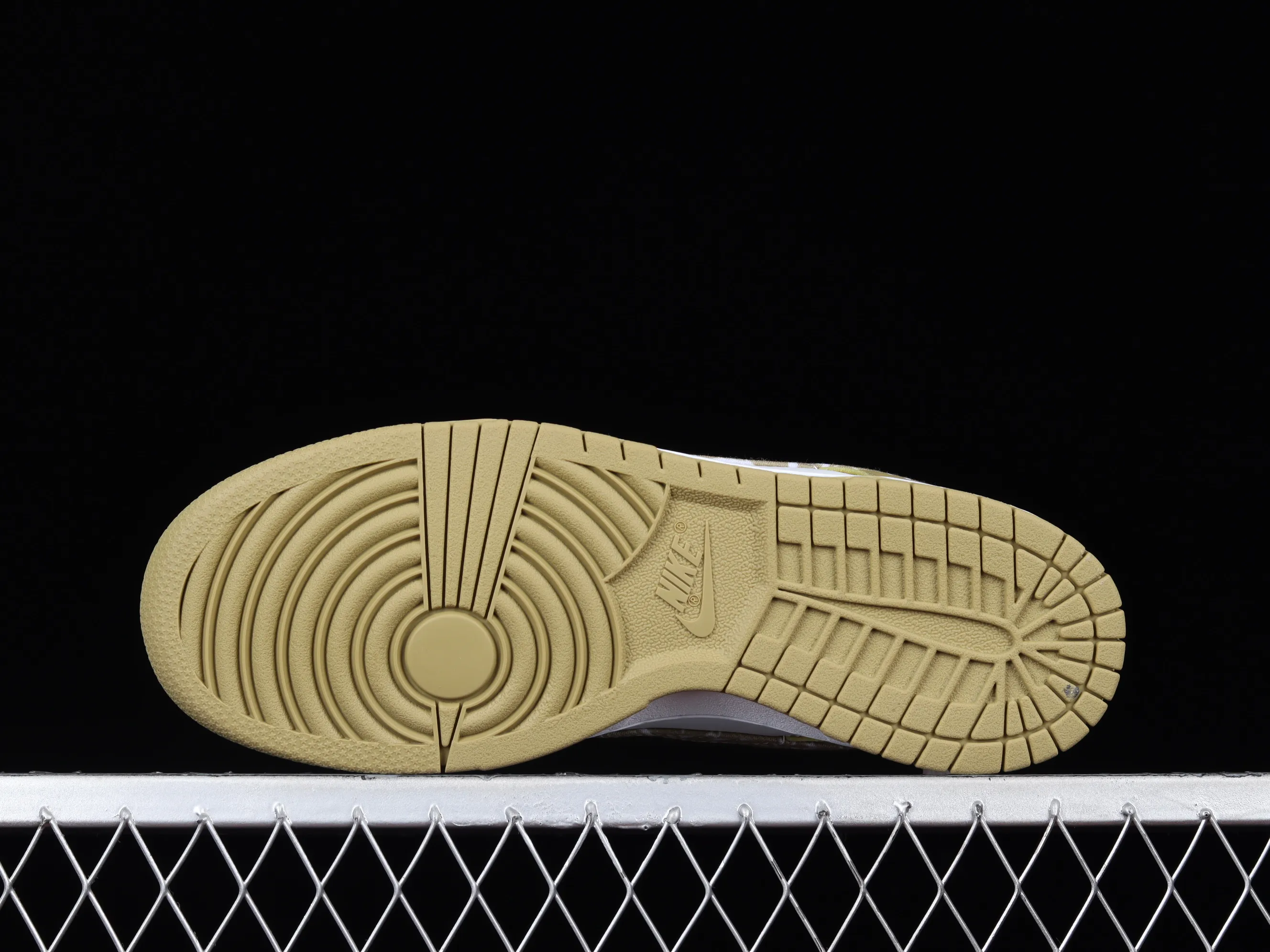 All Categories Nk SB Dunk Series Nk SB Dunk Low Low-top sneakers J version Nk Dunk Low ESS "Barley Paisley" Avocado green Cashew flower SB low-top sports and leisure sneakers DH4401-104